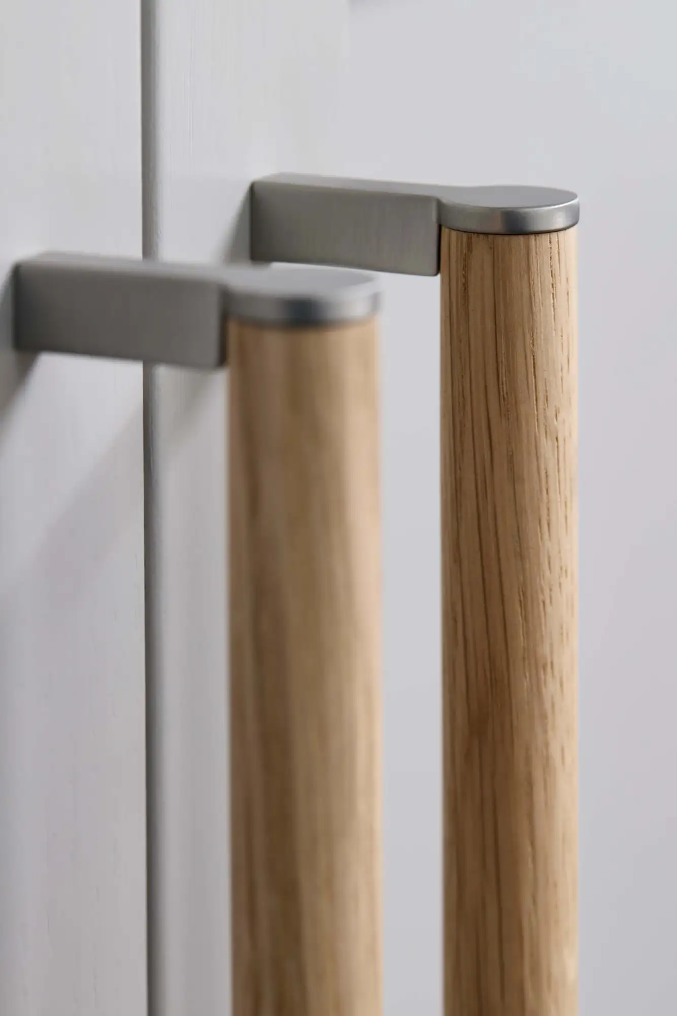 Drewniany uchwyt meblowy Modo projektu Hans Thyge & Co